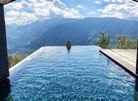 Best Infinity Pools Will Make You Want To Go On Vacay