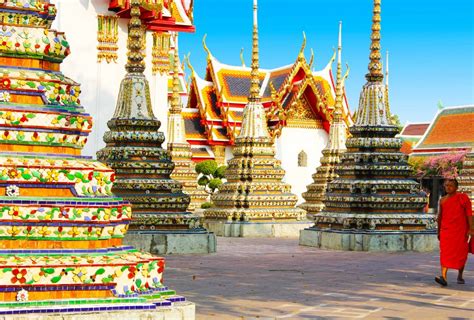 Wat Pho, a must-seen monastry in Bangkok | While Travelling