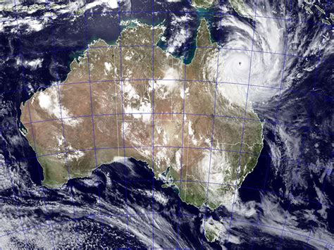 Cyclone Yasi Batters Australia - Photo 1 - Pictures - CBS News