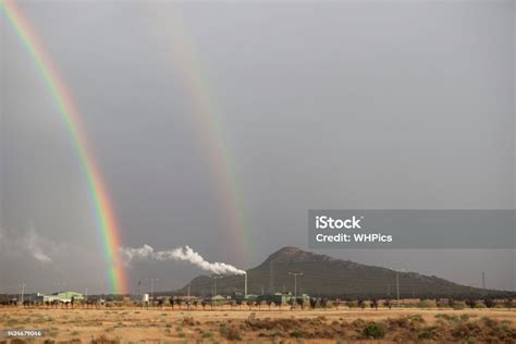 Pelangi Ganda Naik Di Atas Kawasan Industri Pelangi Primer Dan Sekunder ...