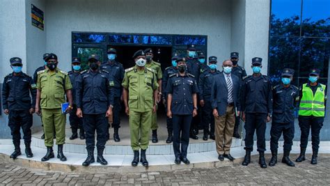 Visiting Tanzania Police Chief tours RNP facilities in Rubavu