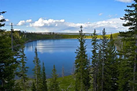 Experience Yellowstone: the Complete Guide to Yellowstone RV Camping ...