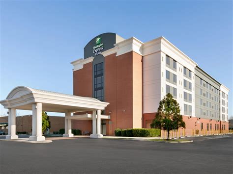 Hotel In Norfolk, VA Near Airport | Holiday Inn Express & Suites ...