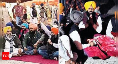 Bathinda: Bathinda Highway Blocked For Justice In 7-year-old Sacrilege ...