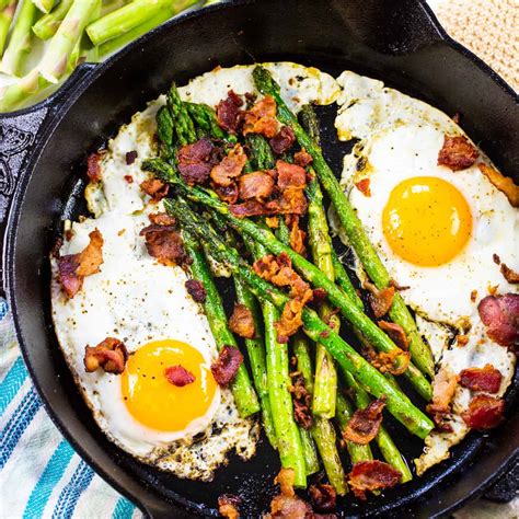 One Pan Bacon, Asaparagus and Egg Breakfast - Skinny Southern Recipes