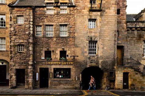 Thirst Quenching Historic Edinburgh Pub Crawl (Oldest Pubs in Edinburgh ...