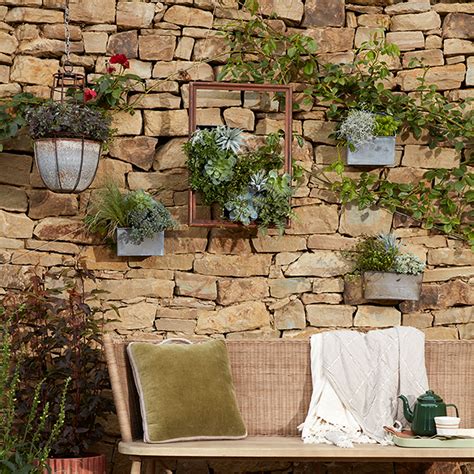 Outdoor wall decor ideas – 15 ways to brighten up garden walls and ...