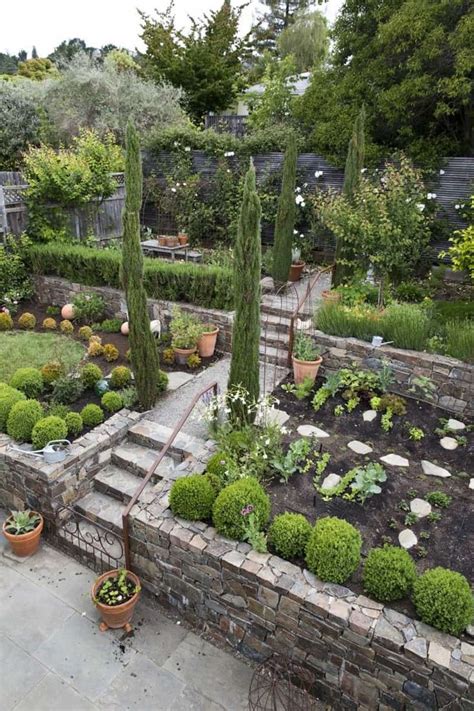 Amazing Ideas to Plan a Sloped Backyard That You Should Consider