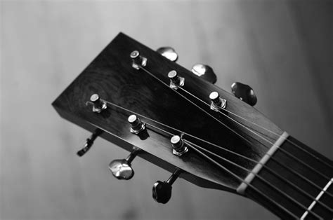 5 Essential Guitar Tuning Tips - GuitarIQ.com