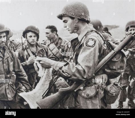 British paratroopers at arnhem hi-res stock photography and images - Alamy