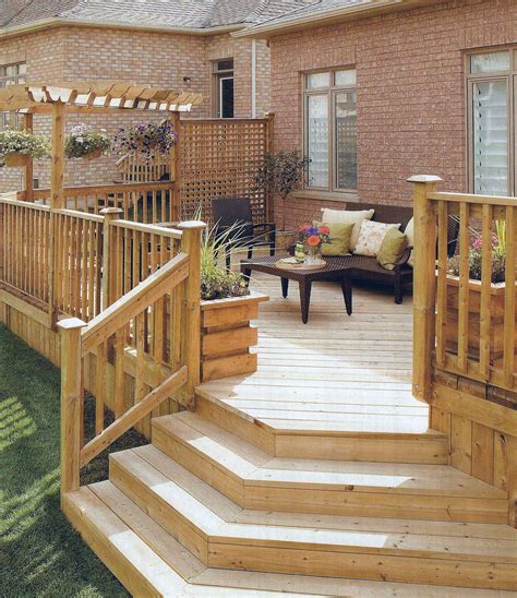 Wooden Deck with Lattice privacy partition. Likes stair shape One ...