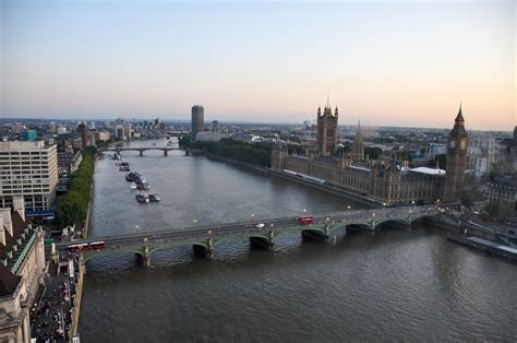 File:River Thames and Westminster Bridge, London-17Aug2009.jpg ...