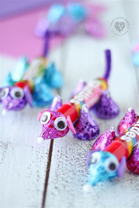 How to Make a CANDY CRITTER with Hershey's Kisses