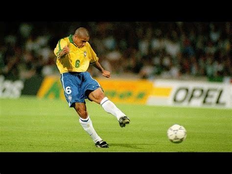 Roberto Carlos Free Kick Goal vs France | 1997 - YouTube