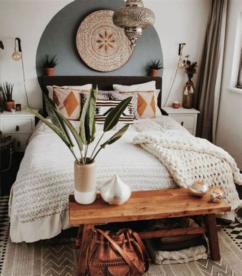 If you love the look of a boho bedroom like this one by @tatjanas_world ...