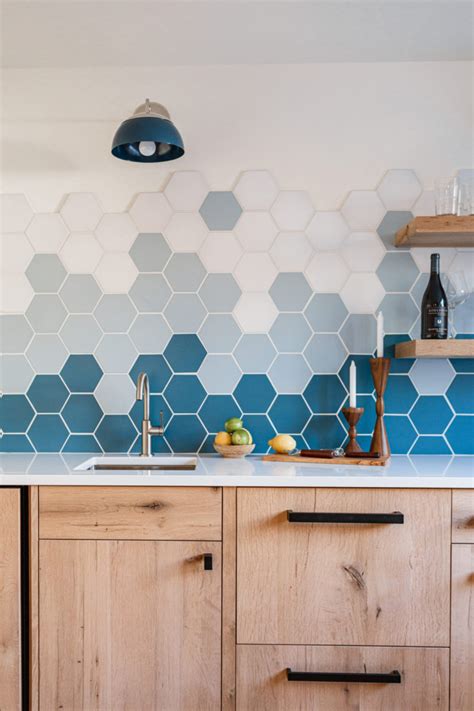 20+ Hexagon Backsplash Kitchen Ideas - HMDCRTN