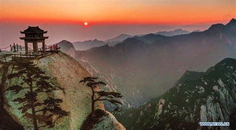 Sunrise view at Mount Huashan in China's Shaanxi(2)