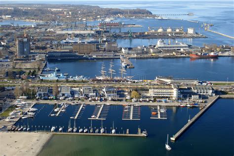 Port of Gdynia with ships and docks image - Free stock photo - Public ...