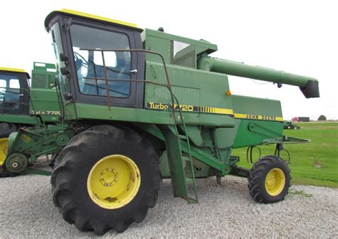 John Deere Combine Models: A Visual Guide | MachineFinder