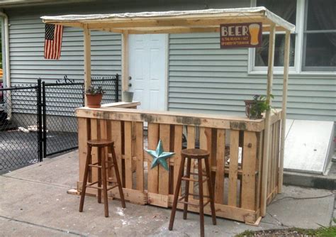 I made a backyard bar out of pallets. | Backyard bar, Diy outdoor bar ...