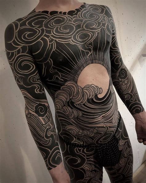 Eso es Blackwork!... | Body suit tattoo, Blackwork tattoo, Black ink ...