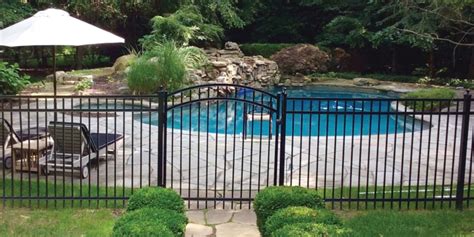 6 Reasons You Need an Aluminum Fence for Your Pool