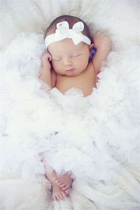 newborn girl. www.laurenportraitart.com | Newborn baby photography ...