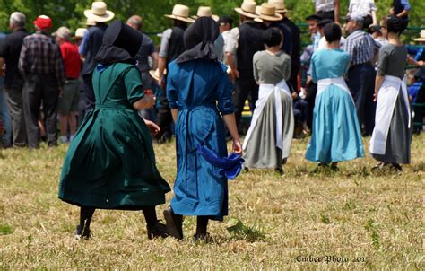 2017-06-10_Swirling Dresses | two Swartzentruber Amish girls… | Flickr