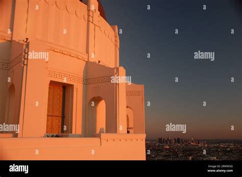 The last light falls on the art deco Griffith Observatory and downtown ...