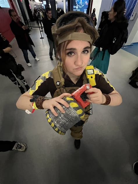 my gridlock cosplay at SI 2023 : r/Rainbow6