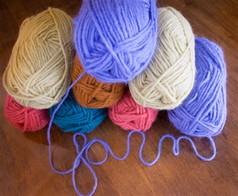 What is a Skein of Yarn? Yarn Bundle Types and How to Use Them ...