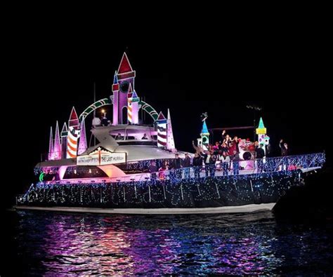 How to View the Newport Beach Christmas Boat Parade | Ayres Hotels Blog