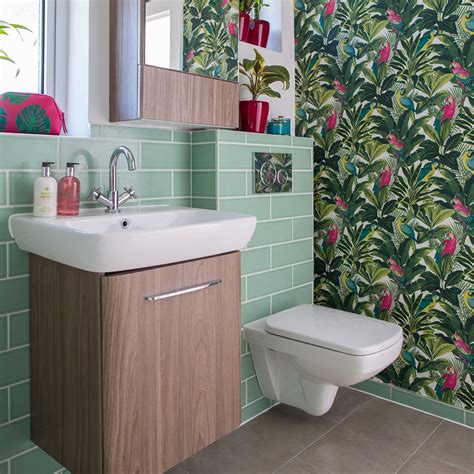 23 Striking Bathroom Wallpaper Ideas for Your Retreat