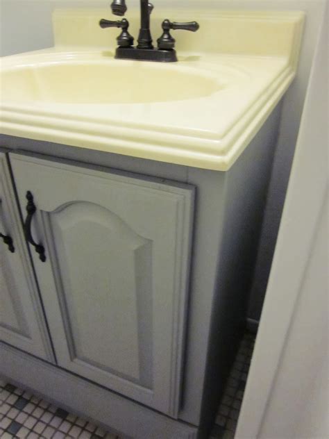 Cape Cod Creativity : Guest Bathroom Update for $85