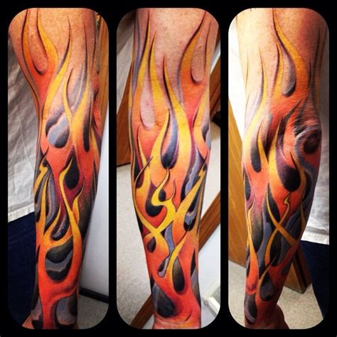 Tatuaje de fuego, Brazos tatuados, Diseños de tatuajes para hombres