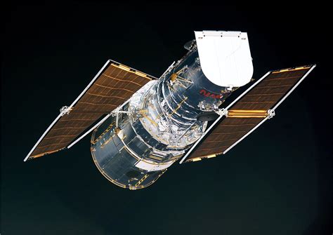 Space in Images - 2005 - 06 - NASA/ESA Hubble Space Telescope in orbit