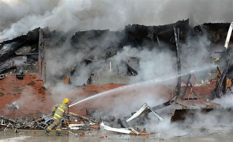 Warehouse fire claims 250,000 chickens - The Blade