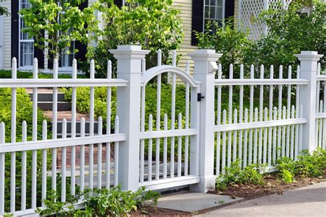 30+ Picket Fence Ideas & Best White Picket Fence Designs