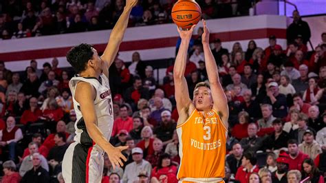 Dalton Knecht saves Tennessee basketball at Georgia