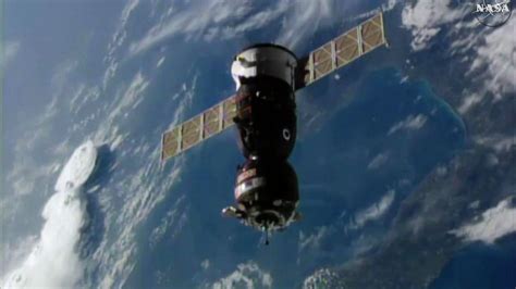 Soyuz Docks Bringing Three Crew to Station – Space Station