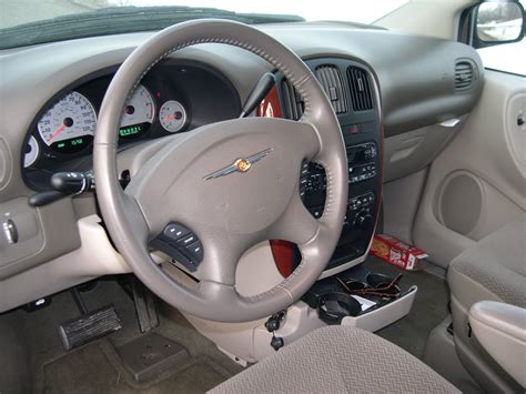 File:2005 Chrysler Town and Country LX interior.JPG - Wikimedia Commons