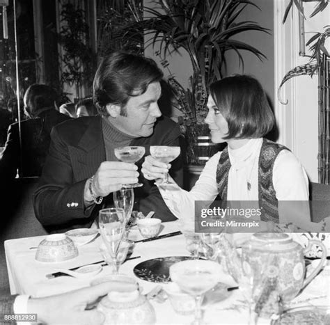 36 1972 Natalie Wood Robert Wagner Photos & High Res Pictures - Getty ...