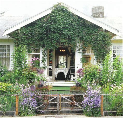 Seaside Beach cottage garden | Seaside cottage, Cottage exterior ...