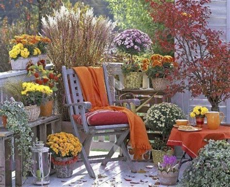 Cozy Balcony Decor Ideas with Autumn Blooms