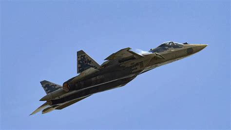 Nga nhận hàng loạt máy bay chiến đấu Su-57 và Su-35S mới