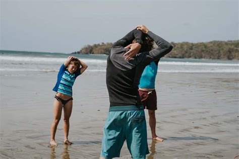 👉 Beginner Surfing in Panama - Surf Lessons & Packages