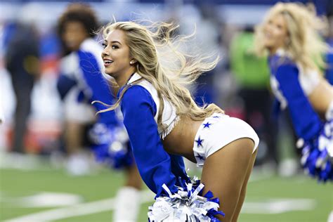 Look: Cowboys Cheerleader Going Viral On Thanksgiving - The Spun