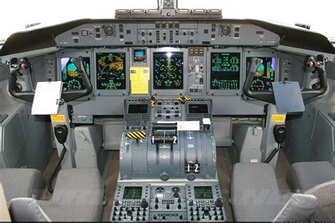 "Q400 cockpit" | Photo Album by AERONEUF | Airliners.net