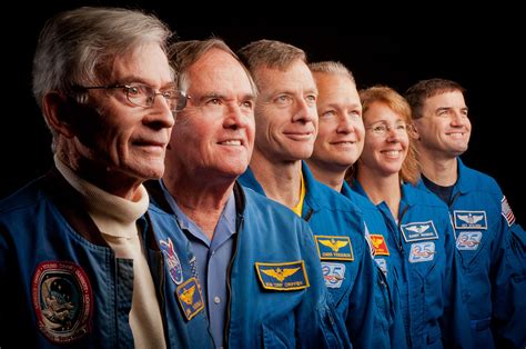 First, last space shuttle crews meet for 'bookend' photos | collectSPACE