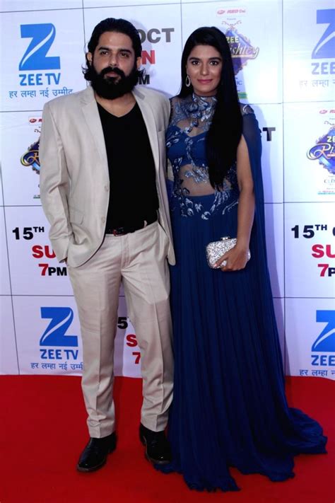 Zee Rishtey Awards" 2017-Raj Singh Arora,Pooja Gor